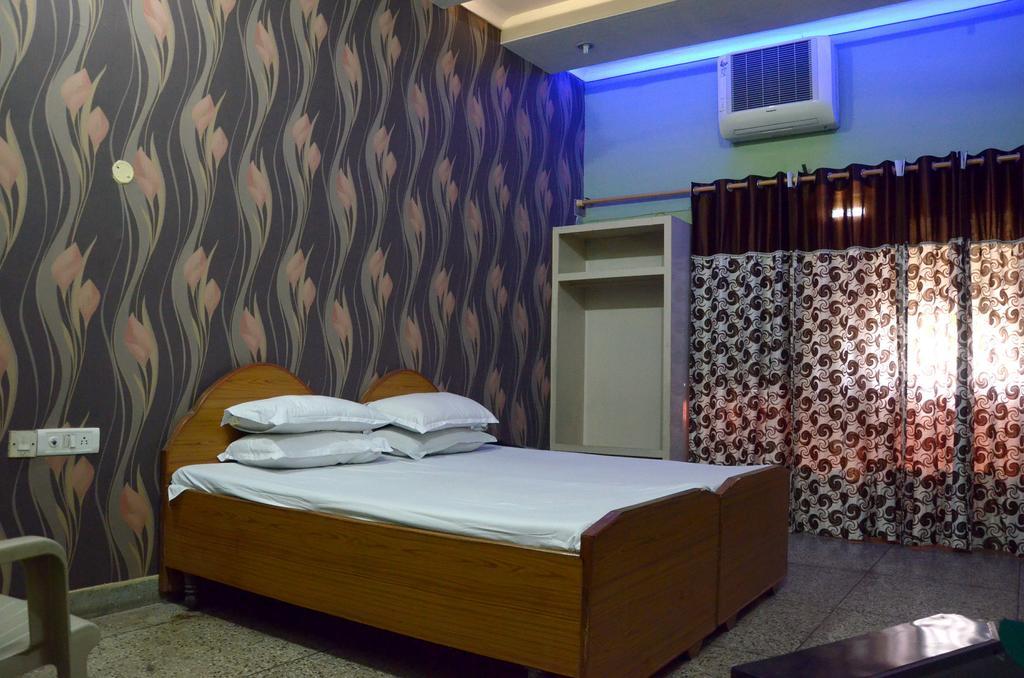 Hotel New Bakshi House Agra  Room photo